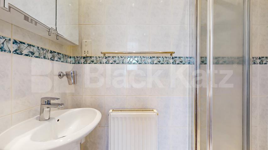 Spacious one bedroom set in period conversion mins to Heath and Tube!  Howitt Road, Belsize Park